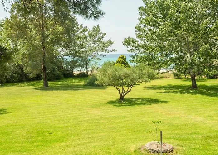 Hacienda Beachfront Villa, Spathies * ニキティ