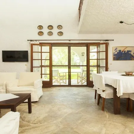 Hacienda Beachfront Villa, Spathies *
